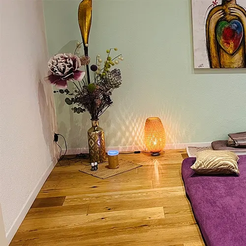 Cushion with singing bowl and chain on the massage mat of the practice